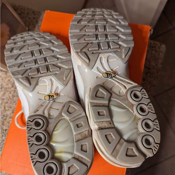Nike Air Max Plus TN - Triple White Leather Running Shoes Men's Size 9 - Picture 6 of 9